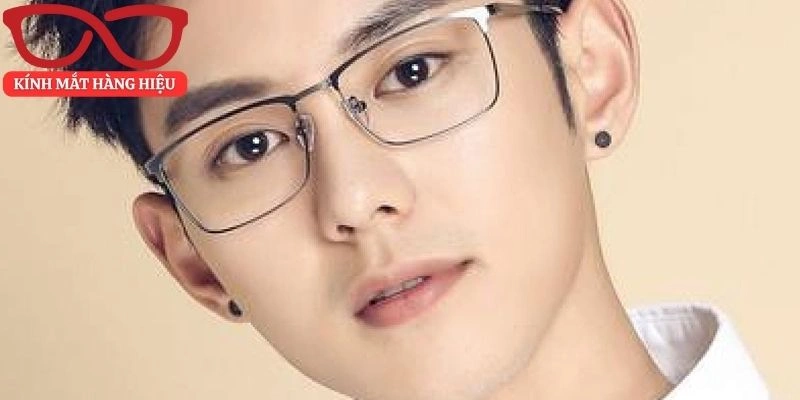 Gọng kính nam vuông là lựa chọn phổ biến trong giới mộ điệu